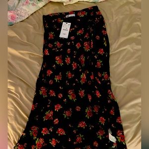 Women maxi skirt with slit- size L